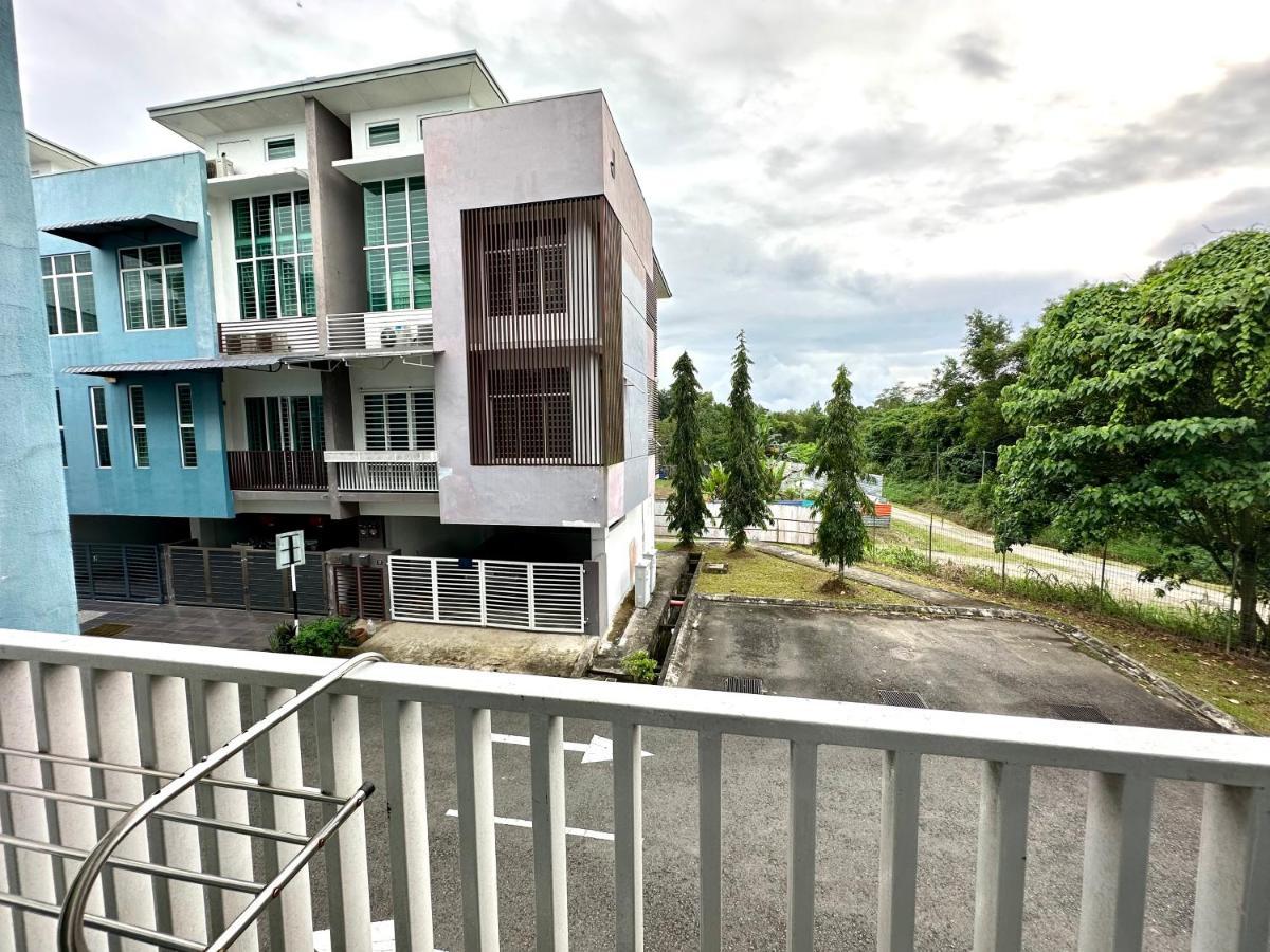 Springfield 3-Storey Cheerful Townhouse #Yoyo Homestay SDK Exterior photo