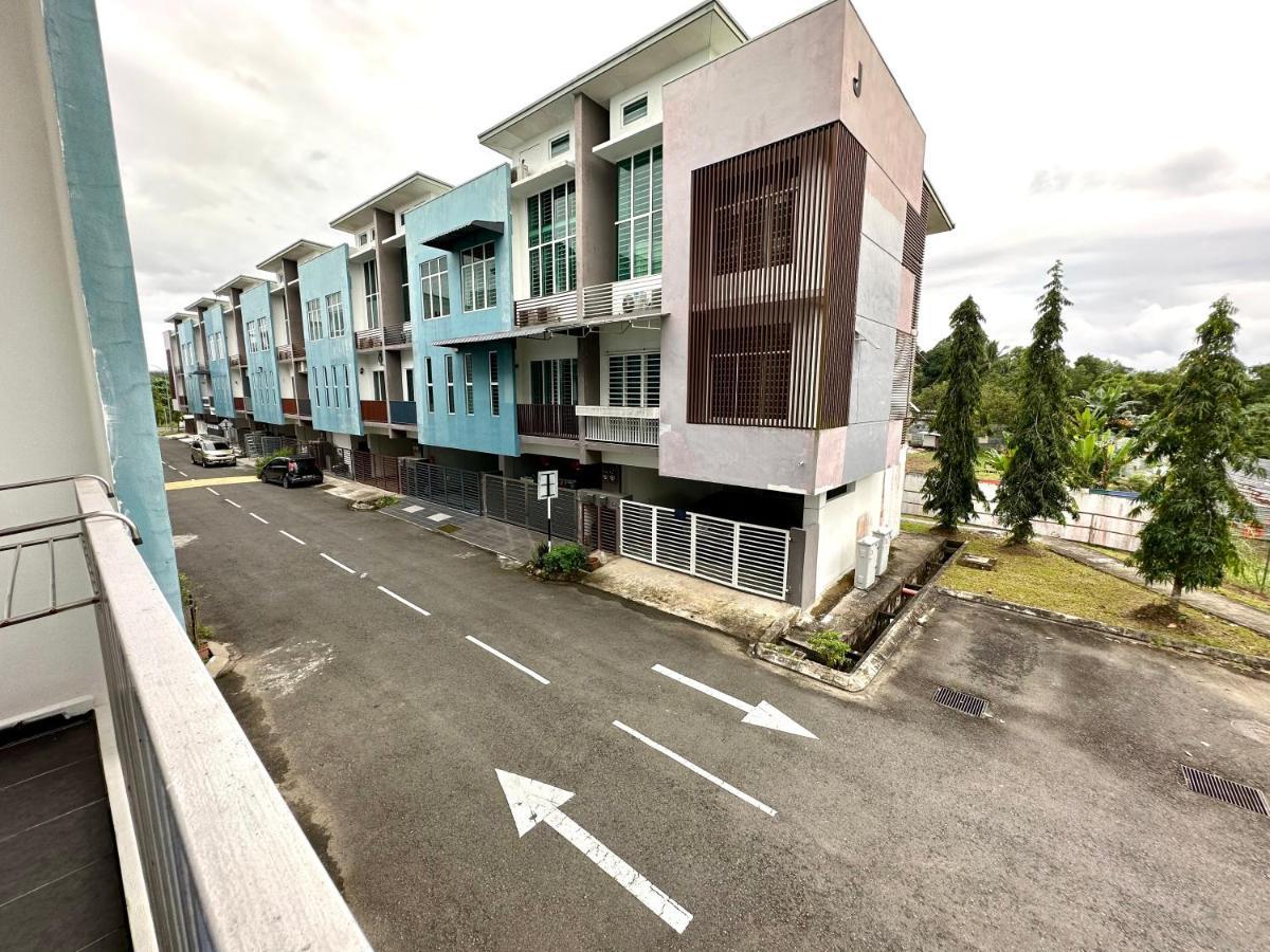 Springfield 3-Storey Cheerful Townhouse #Yoyo Homestay SDK Exterior photo