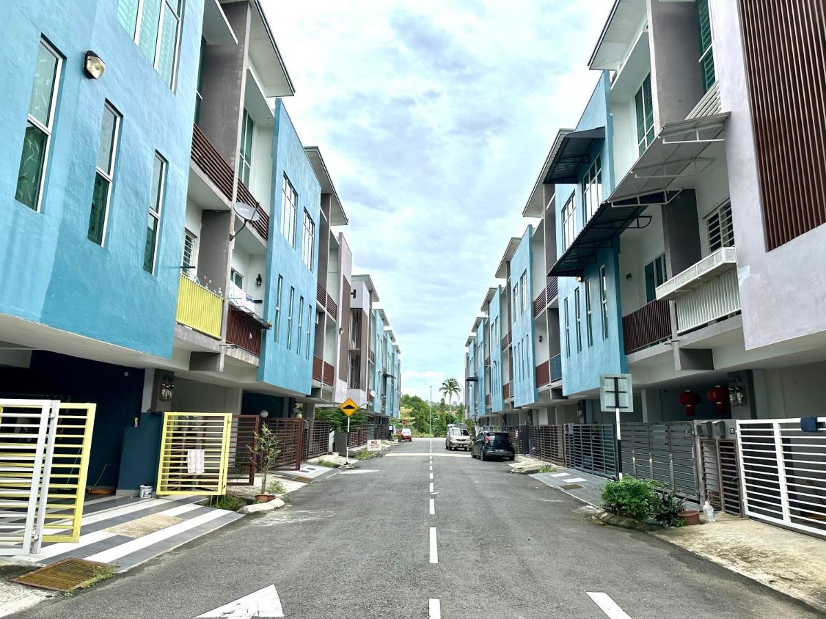 Springfield 3-Storey Cheerful Townhouse #Yoyo Homestay SDK Exterior photo