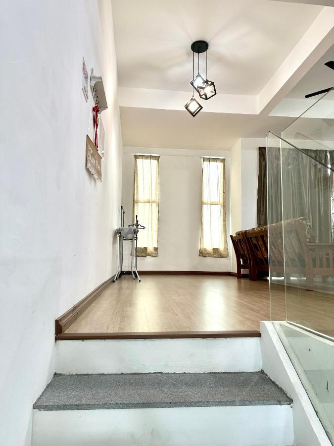 Springfield 3-Storey Cheerful Townhouse #Yoyo Homestay SDK Exterior photo