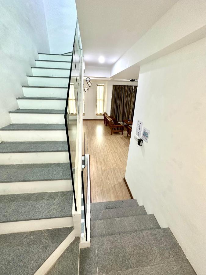 Springfield 3-Storey Cheerful Townhouse #Yoyo Homestay SDK Exterior photo